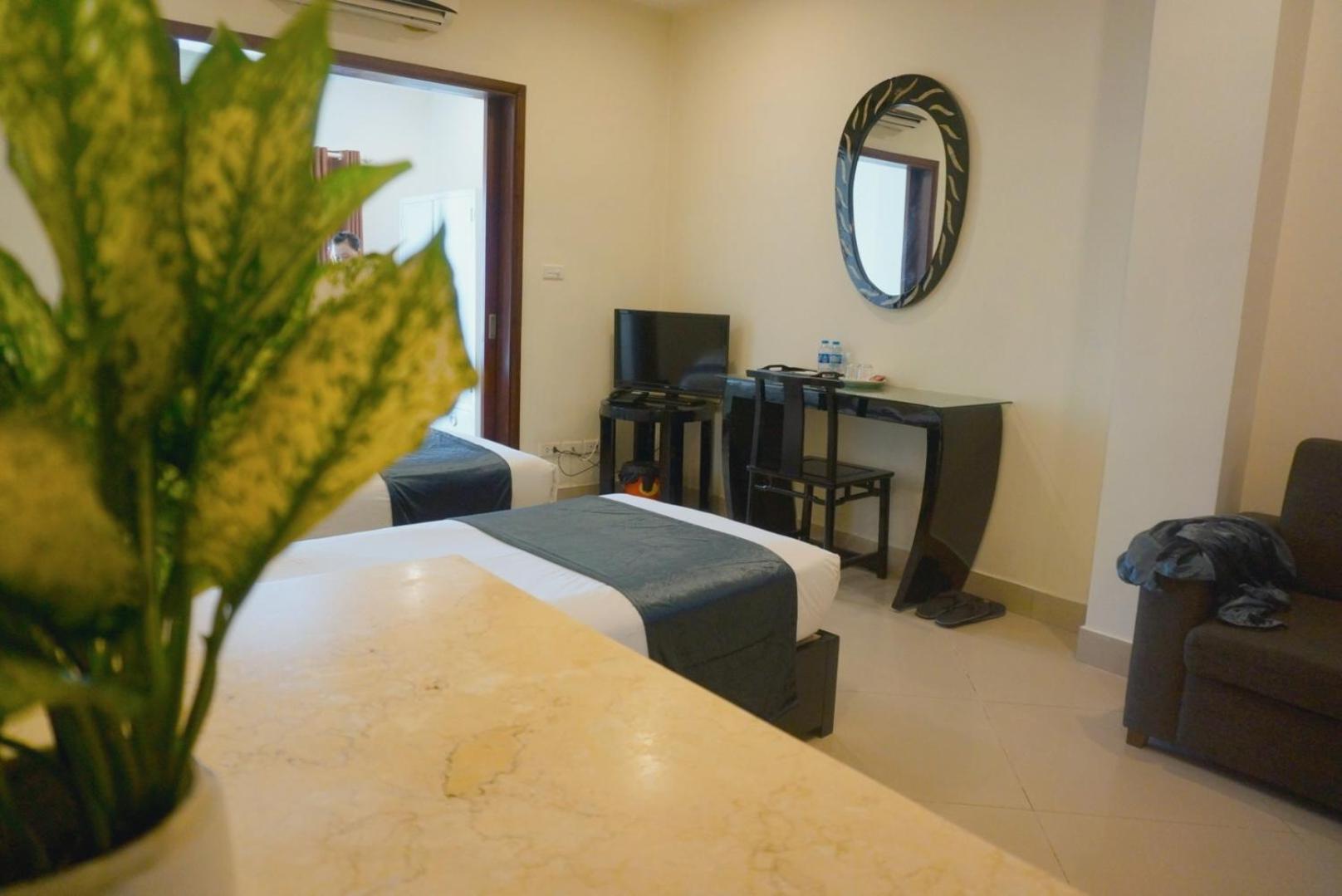 Rising Dragon Hotel Hanoi Bagian luar foto