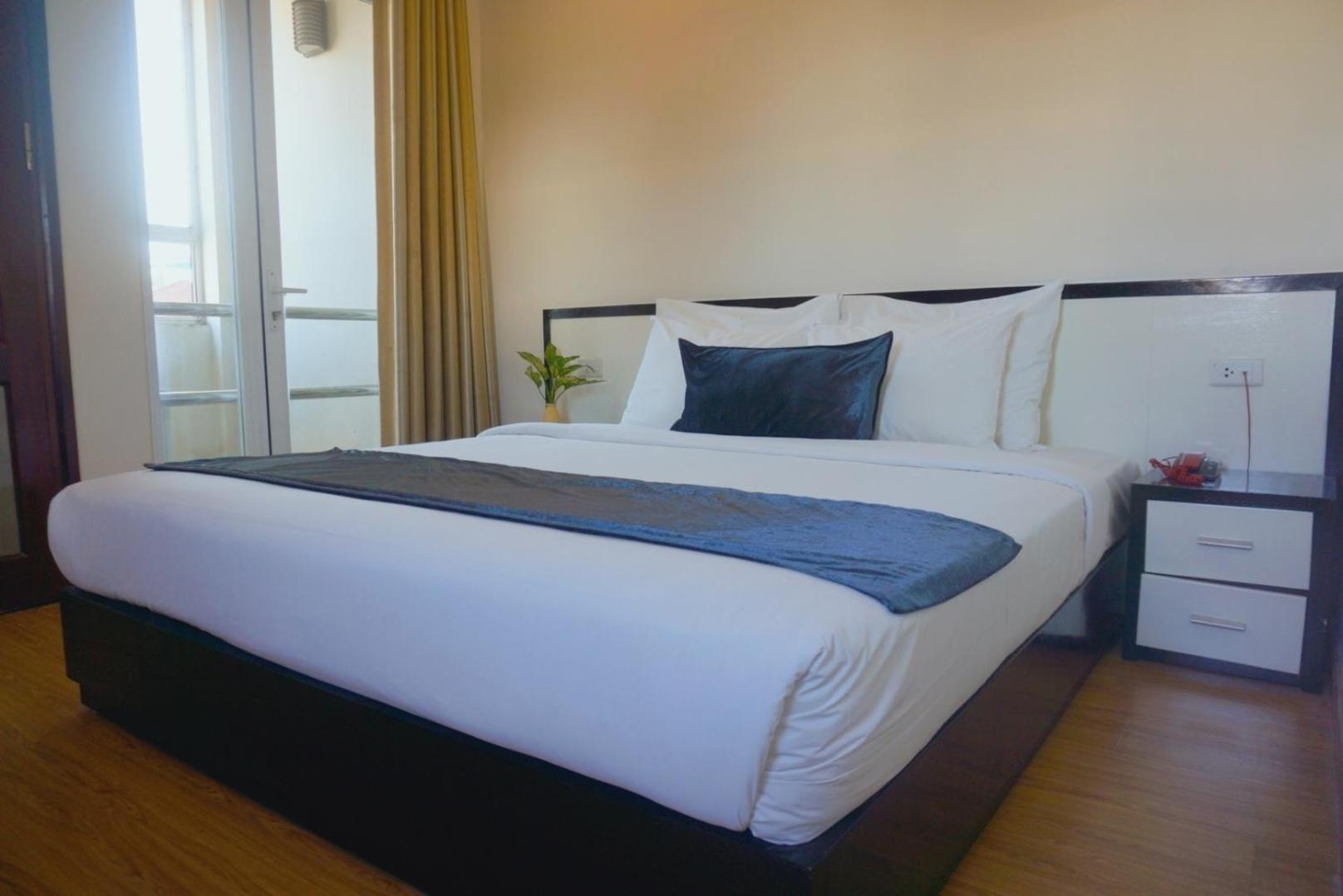 Rising Dragon Hotel Hanoi Bagian luar foto