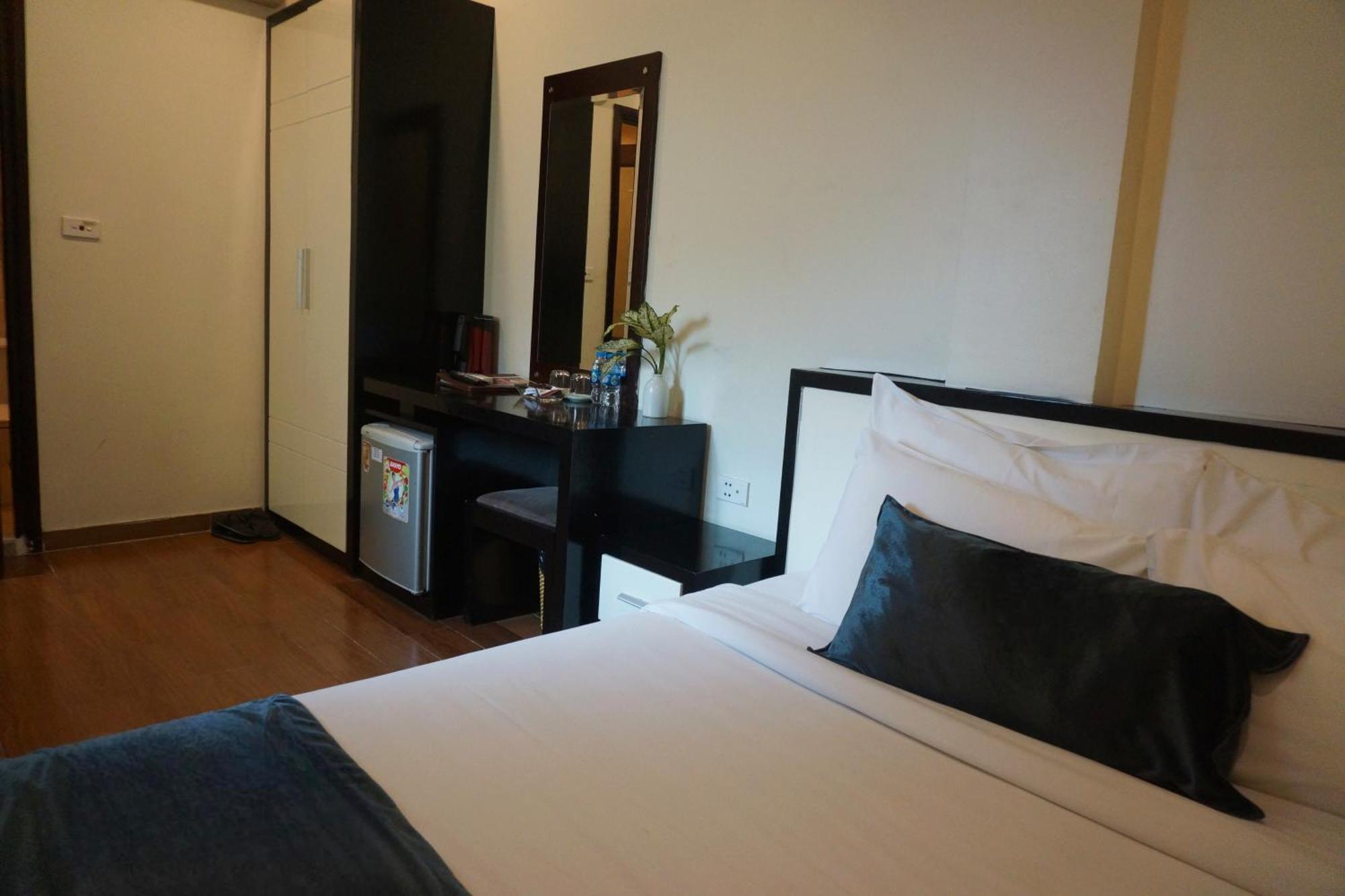 Rising Dragon Hotel Hanoi Bagian luar foto